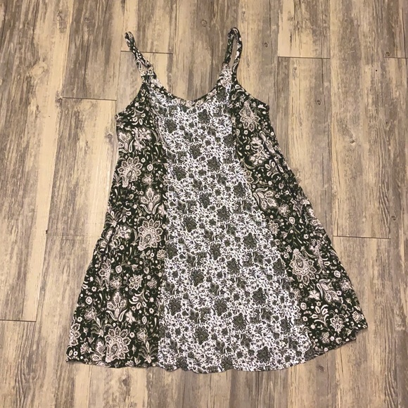 Torrid Summer Dress Size 0 Green Paisley two-tone - Picture 1 of 8